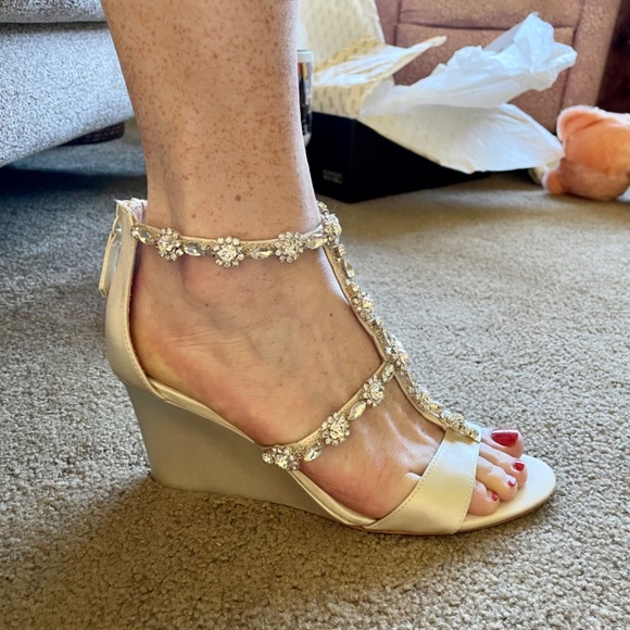 NWT. In box. Badgley Mischka bridal shoes - Picture 10 of 11